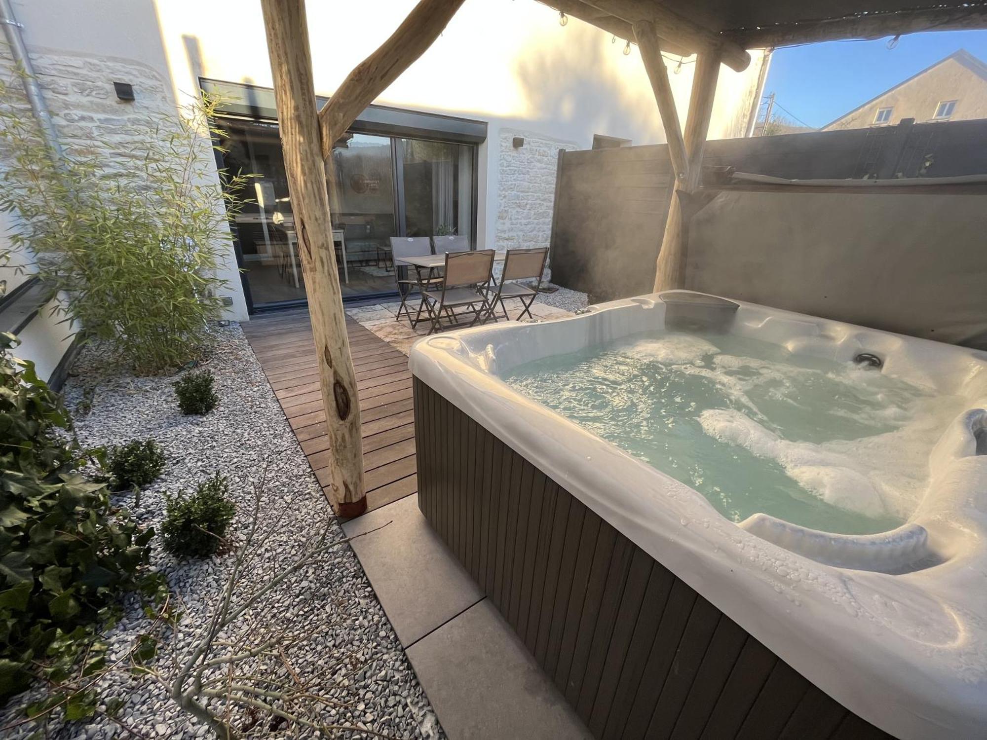 Sejour Detente - Appart'Hotel N 1 Avec Jaccuzi, Piscine Et Petit-Dejeuner Chouzelot Exterior foto